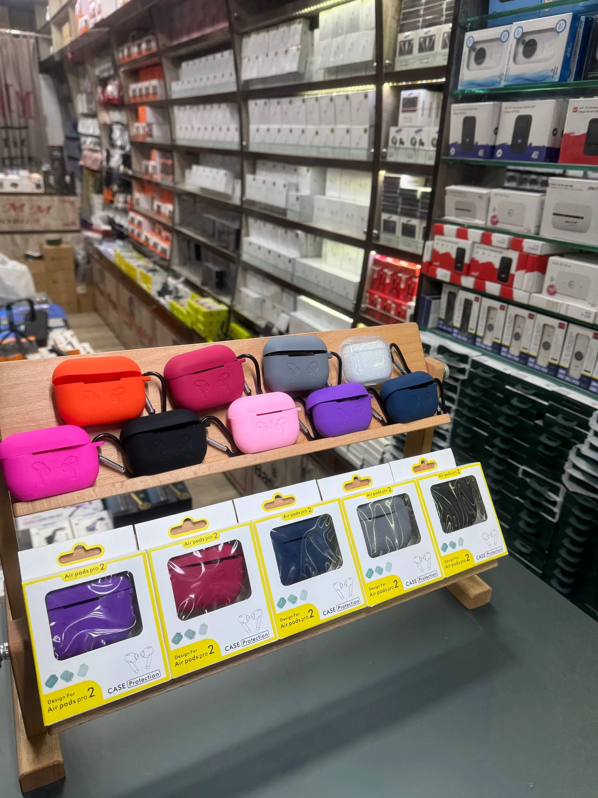 Delone AirPods 2:2 / AirPods 3 / AirPods Pro 2 / AirPods 4 uchun Himoya Chexoli – Silikon G'ilof, Zarbaga Chidamli, Chizilishdan Himoya