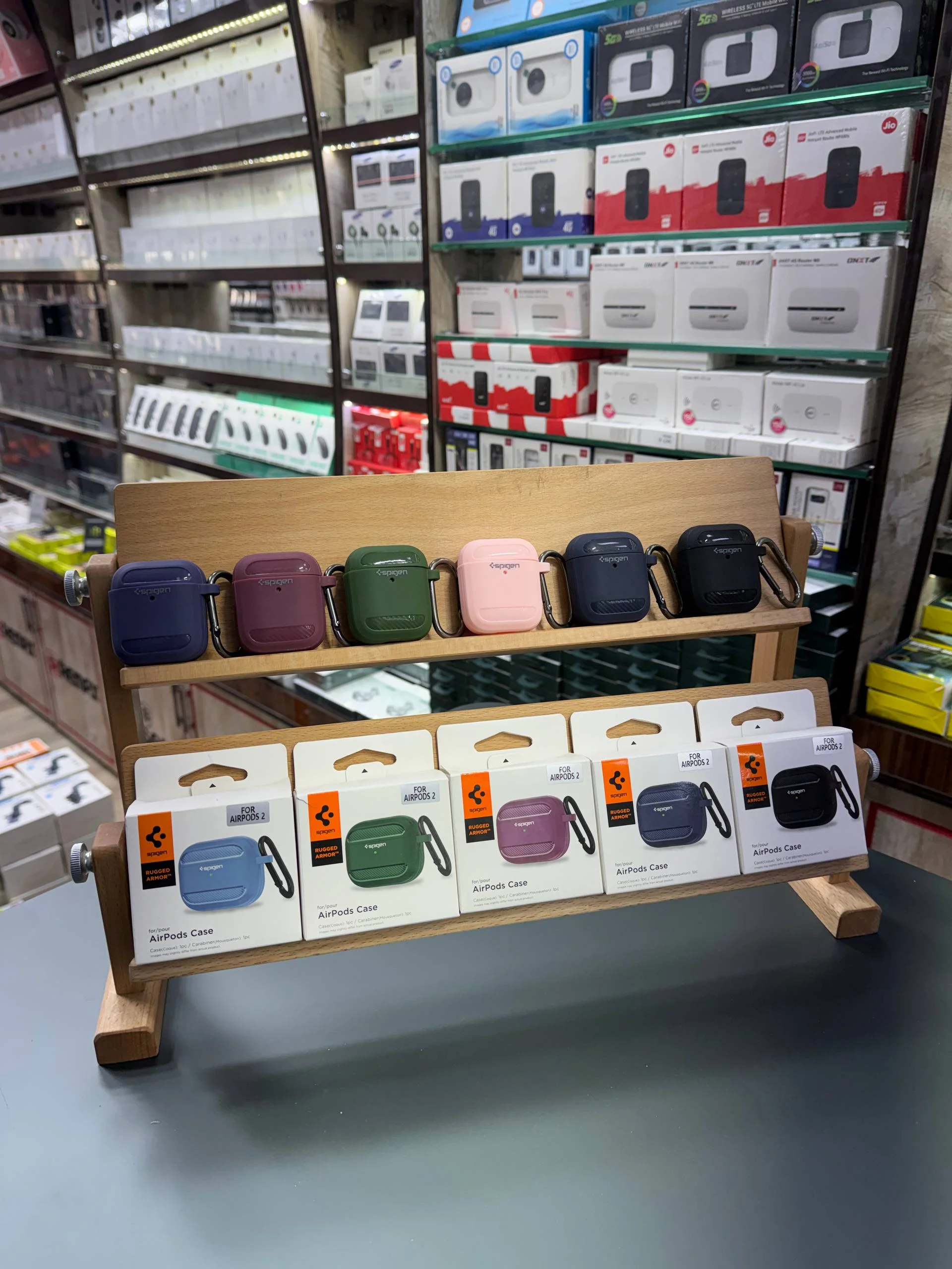 Spigen AirPods 2:2 / AirPods 3 / AirPods Pro 2 uchun Premium Himoya Chexoli – Zarbaga Chidamli, Chizilishdan Himoya, Aniq Mos Dizayn