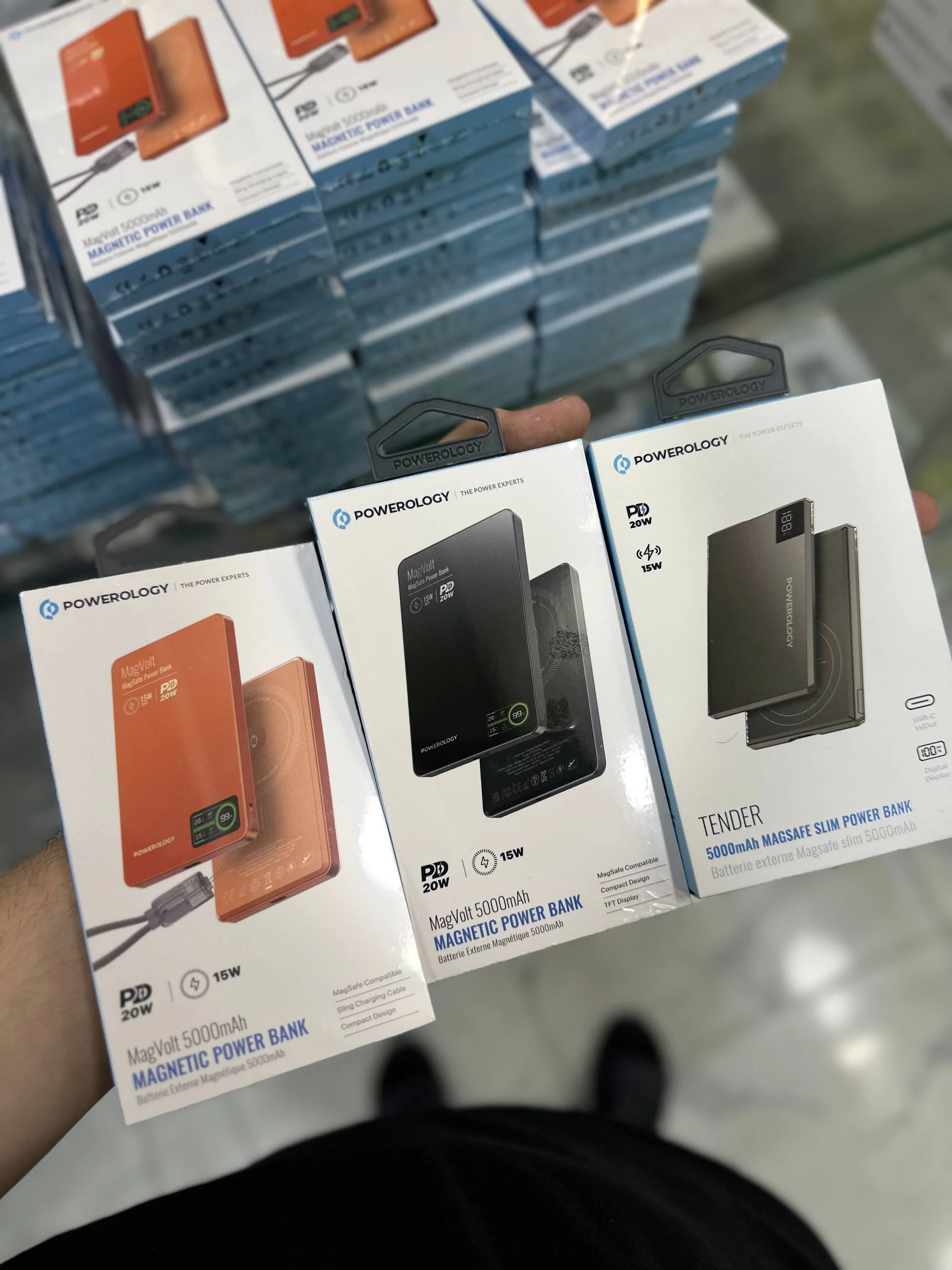 MagVolt Ultra Yupqa MagSafe Power Bank – Displeyli Simsiz Tashqi Batareya — POWEROLOGY