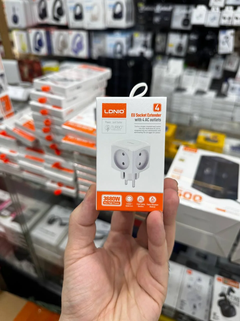 Ko‘p tarmoqli universal kub-troynik LDNIO EU Socket Extender (Model: SK10G / Z4 turdagi) — Lonio